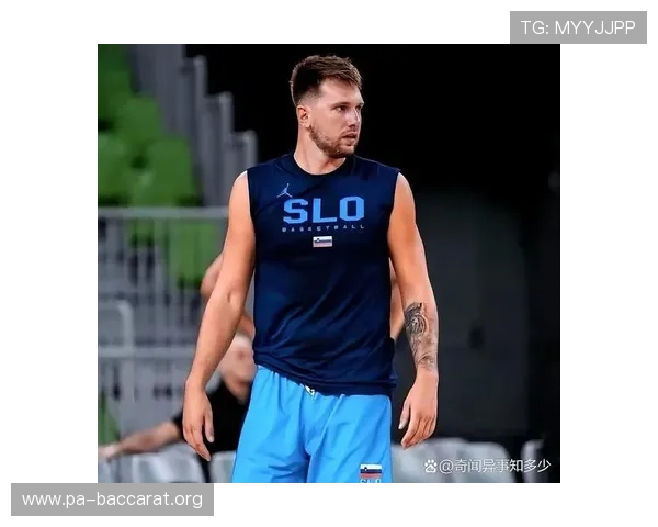 东契奇赛前耐心为客场球迷签名再显优质偶像风采与体育温度满满情谊 东契奇赛前耐心为客场球迷签名再显优质偶像风采与体育温度满满情谊